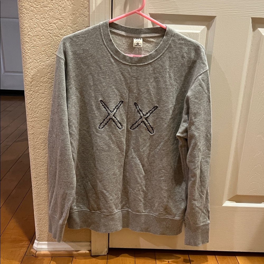 Men's Gray Crewneck Sweatshirt with Embroidered Design. Uniqlo KAWS